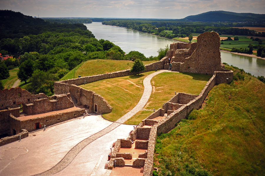Slovakiasta Bratislavan kupeesta löytyi hieno Devin Castle